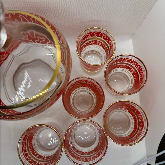 Chic MCM red and gold decanter with 6 shot glasses. - Picture 3 of 10